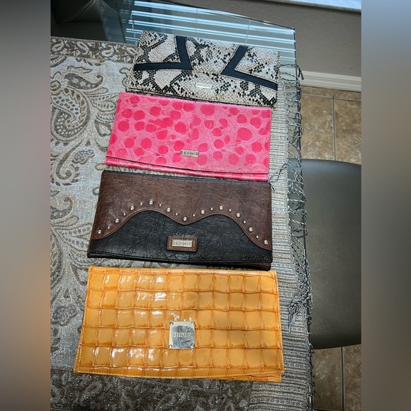 Elegant Women's Clutch Bag Collection - Picture 2 of 4